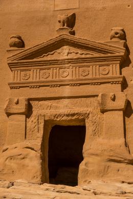 Behind the curtain of the spiritual Islam: A glance of Saudi Arabia (7)