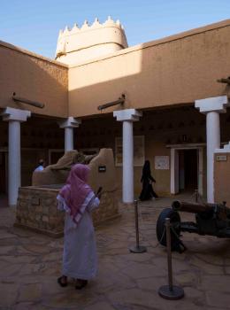 Behind the curtain of the spiritual Islam: A glance of Saudi Arabia (5)